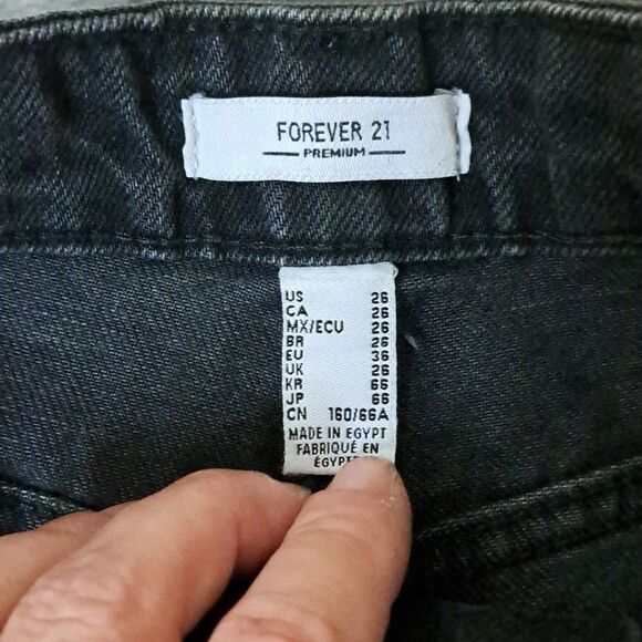 Forever 21 90s fit black distressed jeans size 26 NWT - Picture 3 of 6